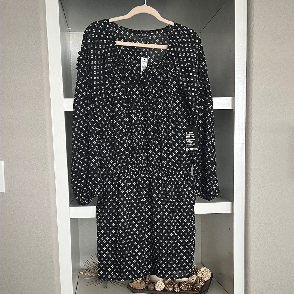 Express Monochrome Geometric Long Sleeve Dress